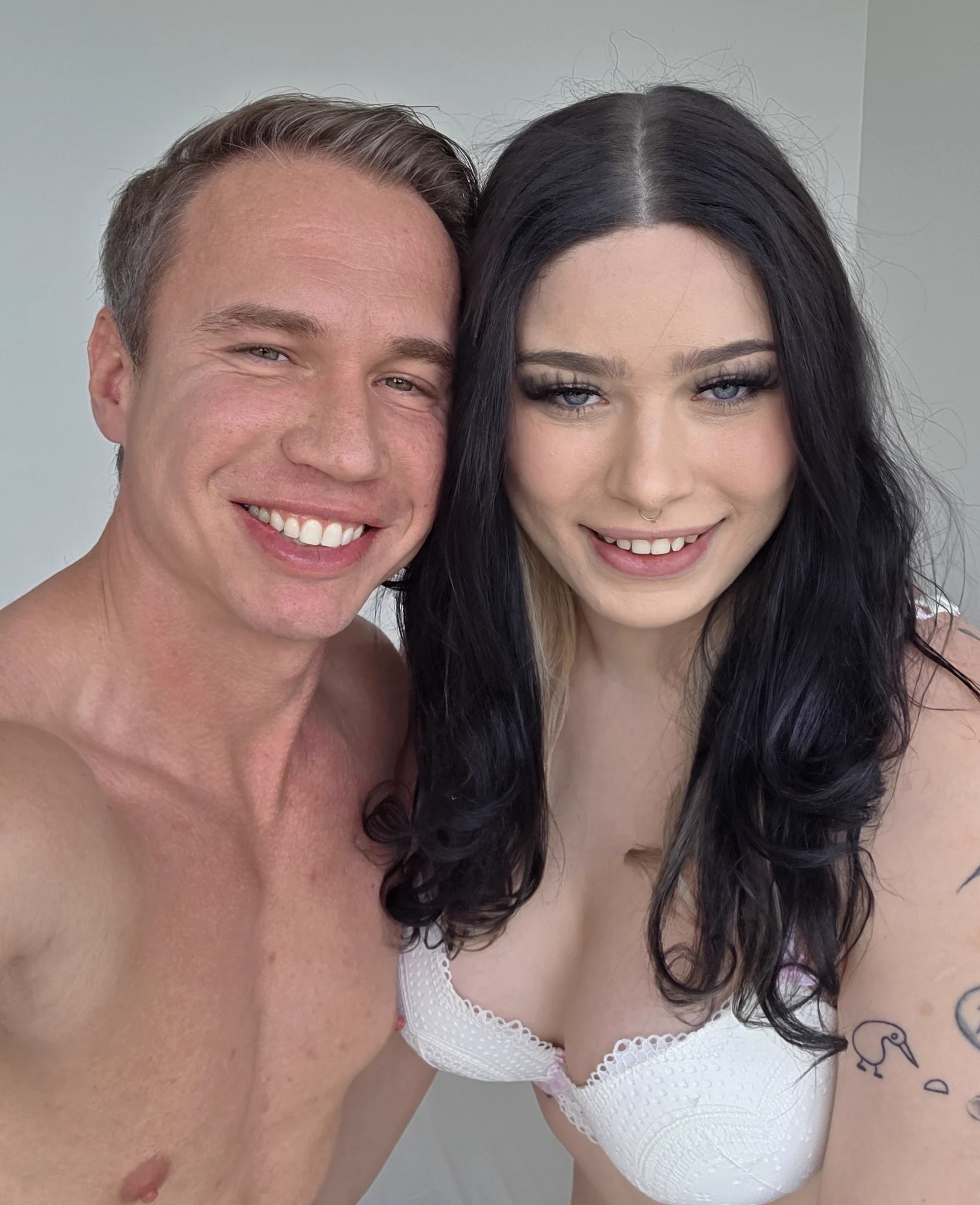 Painted the beautiful @Pearl_next_door pearly white today! 🍆💦 https://t.co/6M1gUwxDli