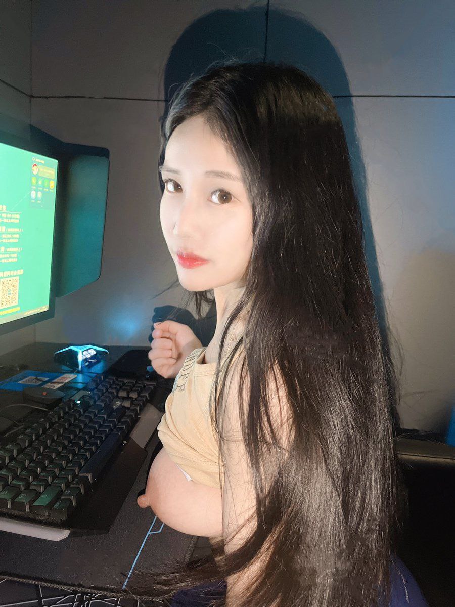 玩我还是玩电脑？ https://t.co/0UH8odmElh
