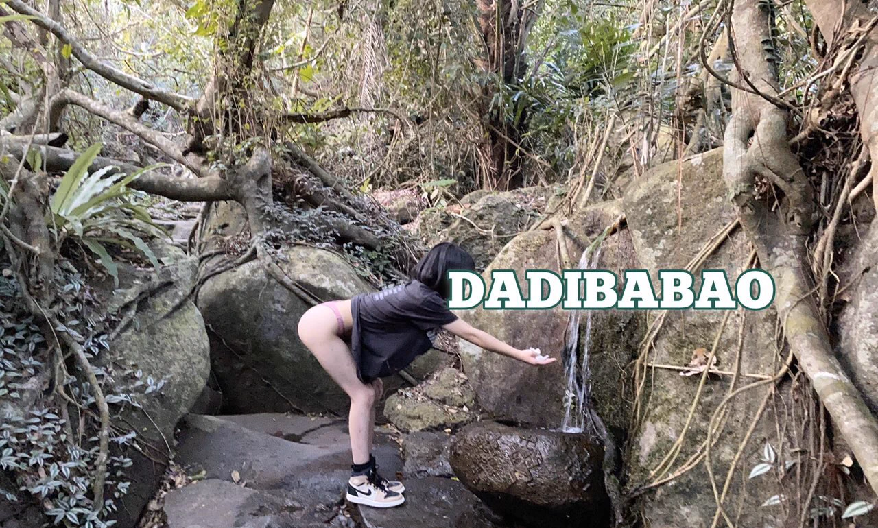 "如果我跳一支舞给你看，你想看我穿紧身衣还是宽松裙？ 快来私信告诉我！ #舞蹈挑逗" https://t.co/jqVZzkYt1e