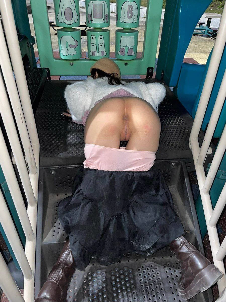 风吹乱了我的衣服，你会帮我整理吗？ 快来评论你的答案！ https://t.co/I2g0Mr0sK5