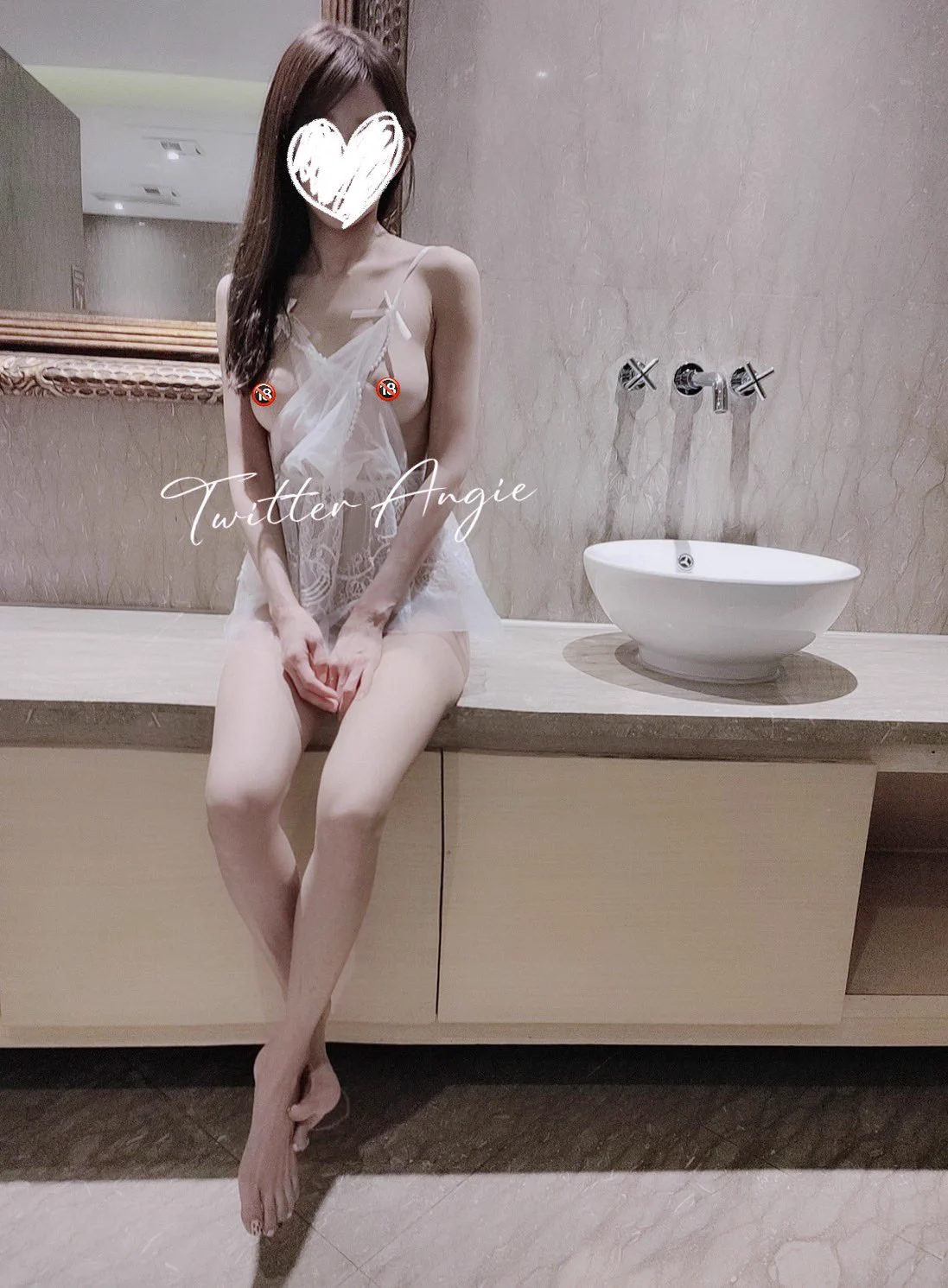 這樣坐在洗手台上
會讓人分心嗎❓

訂閱我的視頻
👉 https://t.co/iI65juX4NK

👉 https://t.co/EcfWh7jnfY https://t.co/Apu186cnJO