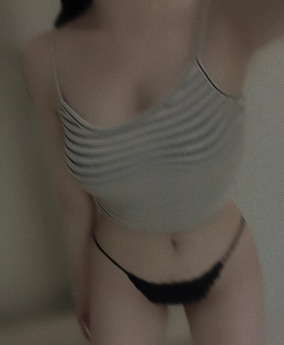 最近很喜歡在家都穿小背心 + 丁字褲 很性感耶
大家喜歡女生愛愛時或是居家時穿什麼呀～😝 https://t.co/kGqnmrfnbl