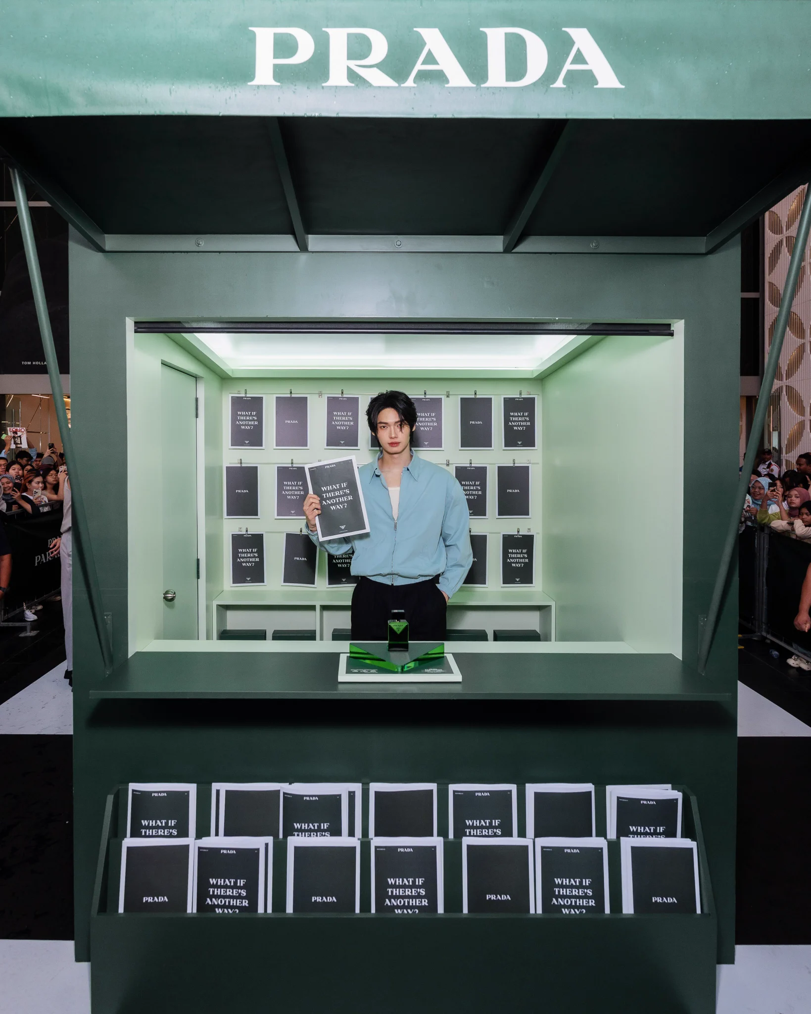 "วิน-เมธวิน" เข้าร่วมเฉลิมฉลองในงานเปิดตัว Prada Paradigme Pop-Up ที่ Pavilion Kuala Lumpur ประเทศมาเลเซีย

Win Metawin recently celebrated the launch of Prada Beauty Prada Paradigme in Malaysia!

#PradaBeauty @Prada 
#PradaFragrances 
#PradaParadigme
#winmetawin️️ @winmetawin 
#GMMTV