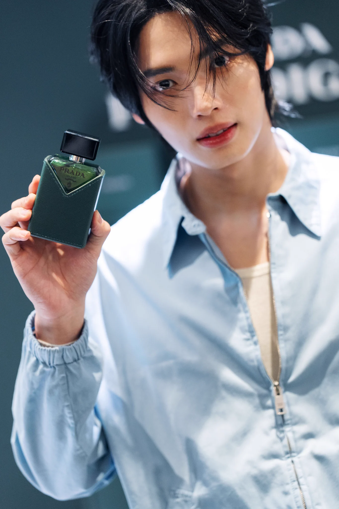 "วิน-เมธวิน" เข้าร่วมเฉลิมฉลองในงานเปิดตัว Prada Paradigme Pop-Up ที่ Pavilion Kuala Lumpur ประเทศมาเลเซีย

Win Metawin recently celebrated the launch of Prada Beauty Prada Paradigme in Malaysia!

#PradaBeauty @Prada 
#PradaFragrances 
#PradaParadigme
#winmetawin️️ @winmetawin 
#GMMTV