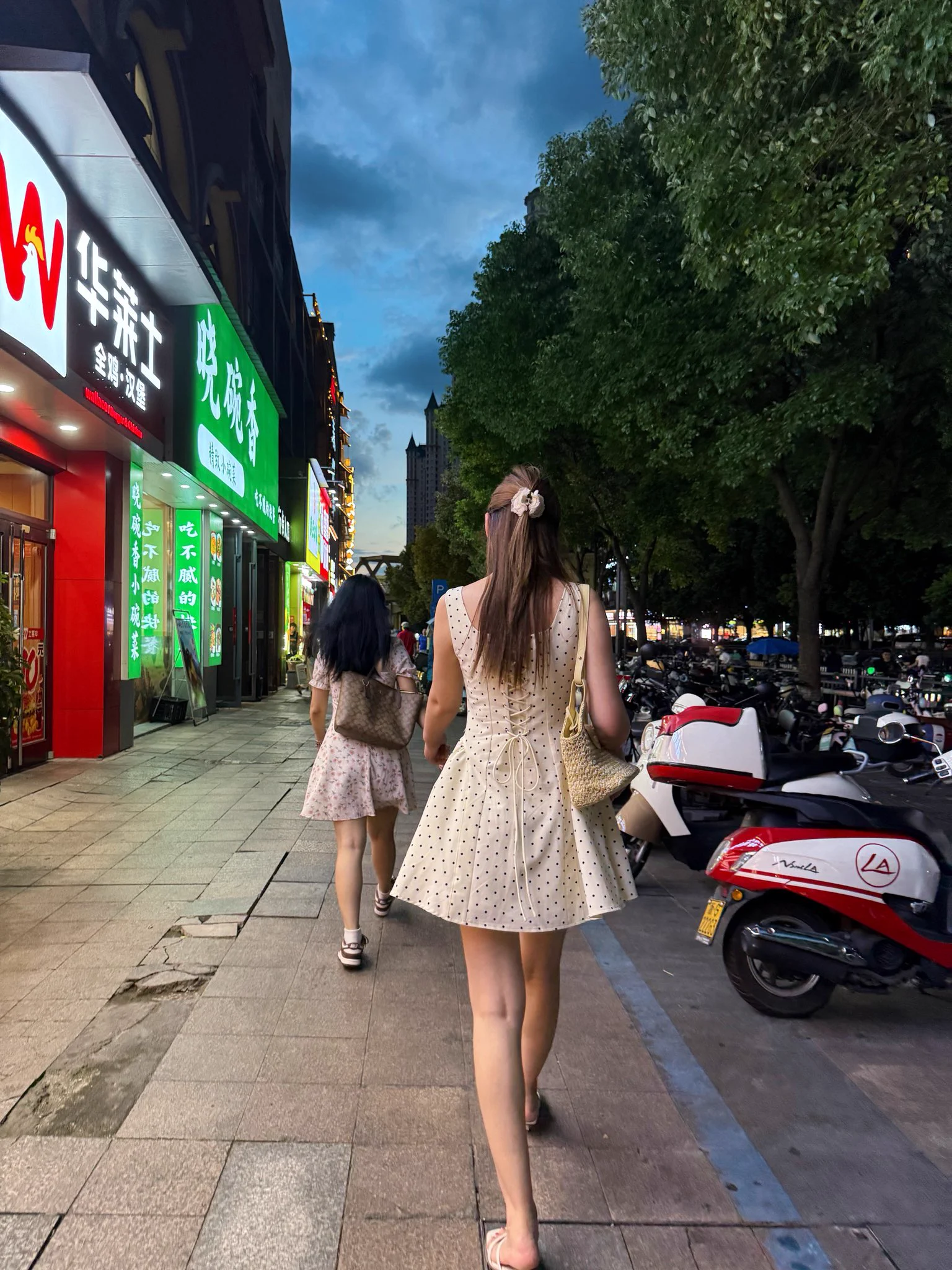 偶遇吗？看上了就加微信，加微信了就当炮友 https://t.co/pRnHR483Qs