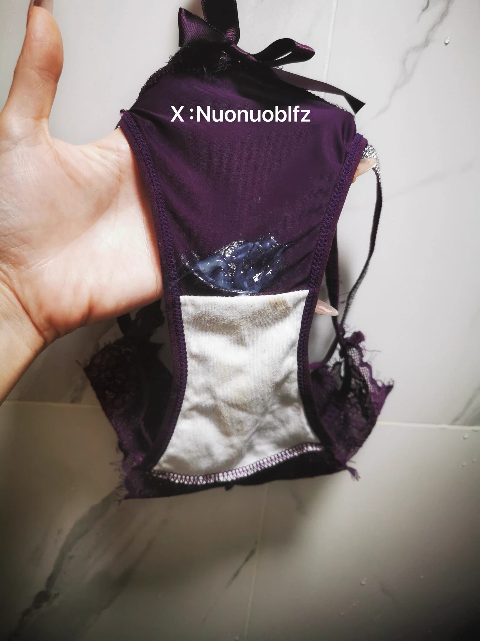 你们静夜思也不想要了，内内也不要了，看来你们都长出息了。给我关注转发评论起来，要不月底不抽奖了🤔🤔🤔。本次一等奖加个高跟鞋吧有喜欢的吗☺️ https://t.co/HabA16tChY