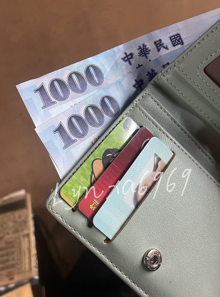 2000塊要活到十號發薪日
你們覺得我有辦法嗎🤣 https://t.co/XrXklEqSJB