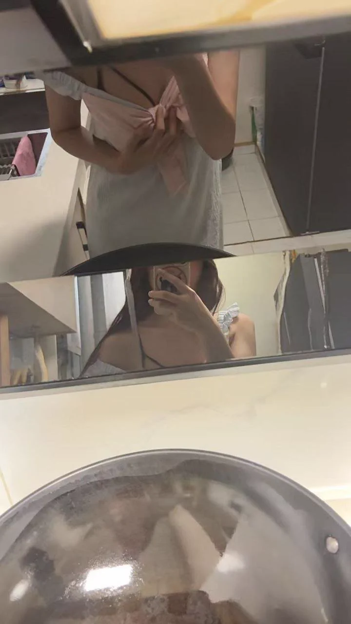 洗了油烟机之后，太干净了！！！
忍不住自拍一张😋😋😋 https://t.co/paz3Ou04J9
