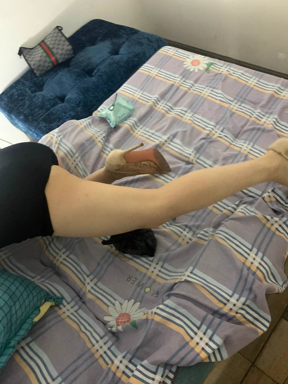 #武汉 #荣华街 #站街 #扫街 
荣华街老王家（烈马家）婷子，200裸吹+做。胸型很完美啊，但多年的经验告诉我这个像是假胸。 https://t.co/sMiA99sUf3