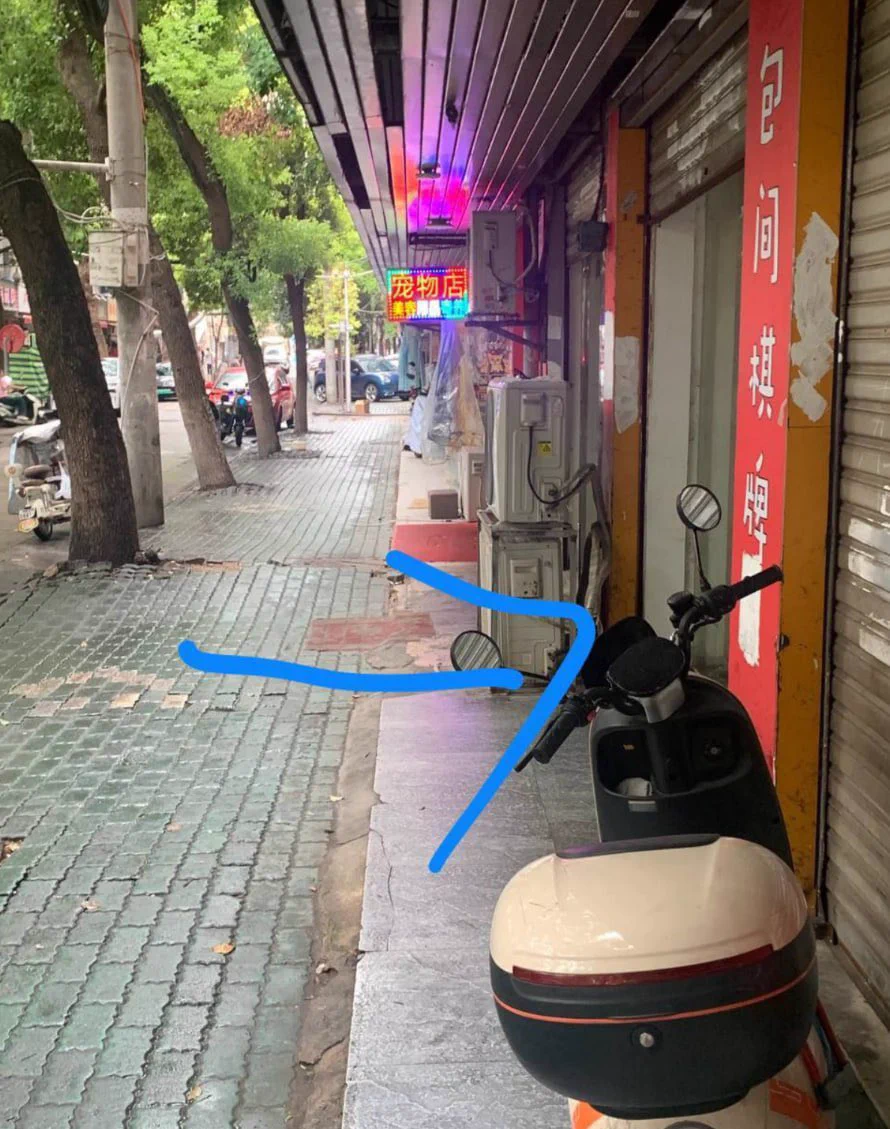 #武汉 #荣华街 #站街 #扫街 
荣华街老王家（烈马家）婷子，200裸吹+做。胸型很完美啊，但多年的经验告诉我这个像是假胸。 https://t.co/sMiA99sUf3