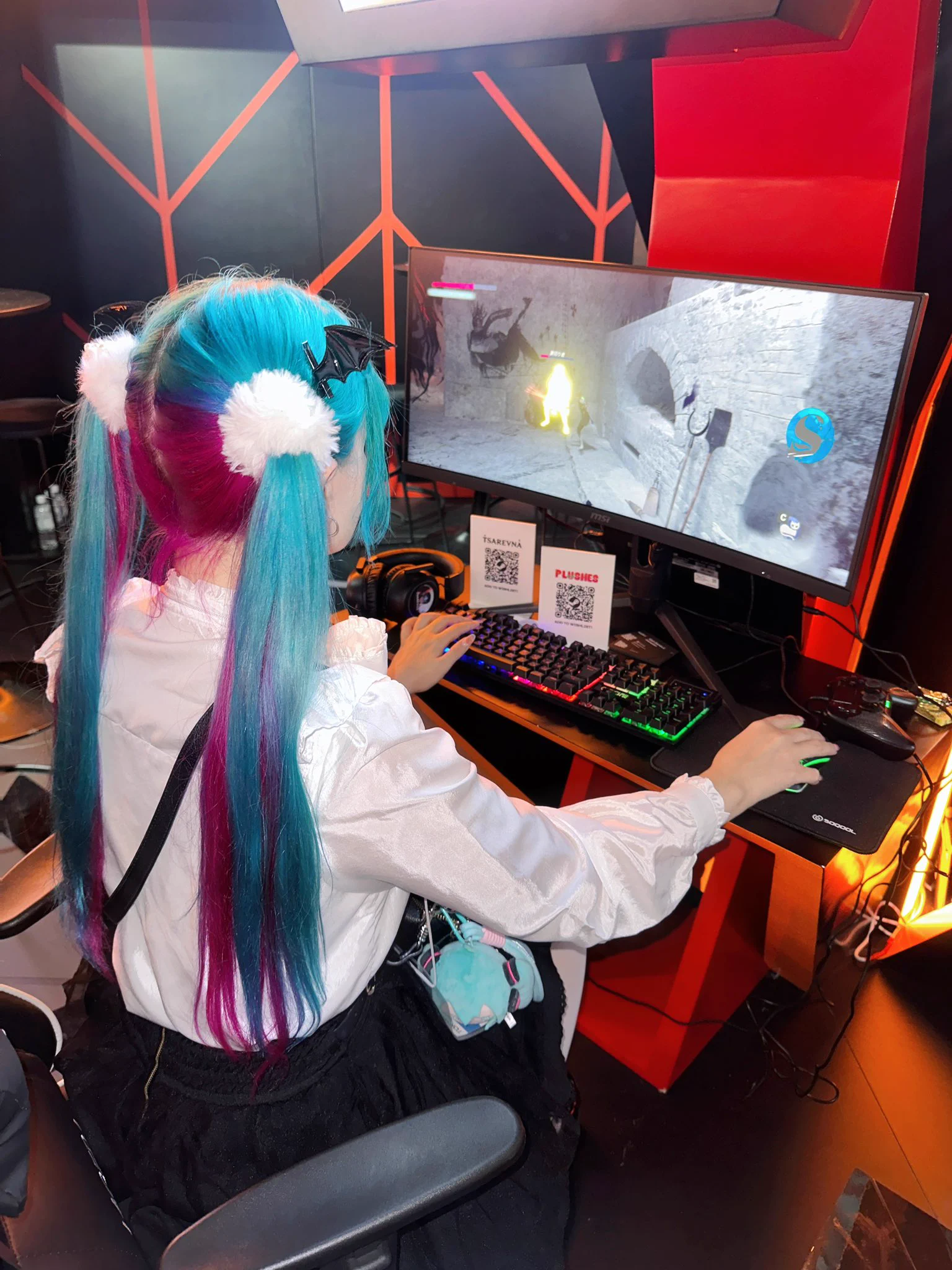 今日は初めてTGSに行ってきました！✨
長居はできなかったけど、Moscow Game Hubのブースでいくつかのゲームを遊んでみたよ！

それからお知らせです！同じブースで日曜日の11時からインタビューと、色紙が当たる抽選会をします🌸
ぜひ会えるのを楽しみにしてるよ！

#TGS2025 
#東京ゲームショウ2025 https://t.co/AJ8u71vHmC