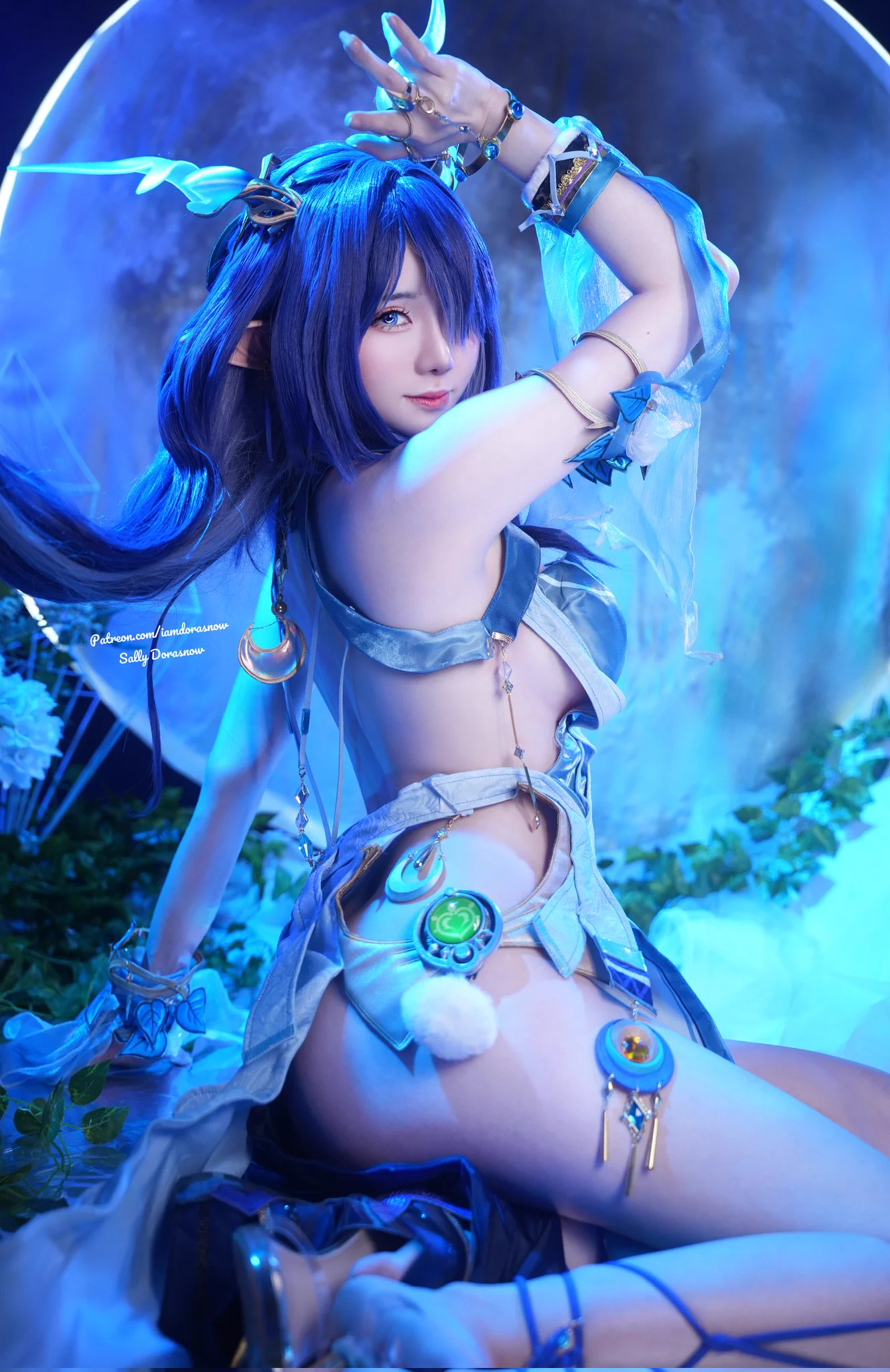 Even when the night is gone,the moon shines its light upon you 🌑

#lauma #genshincosplay #laumacosplay #moongoddess https://t.co/WH0J45gEAa