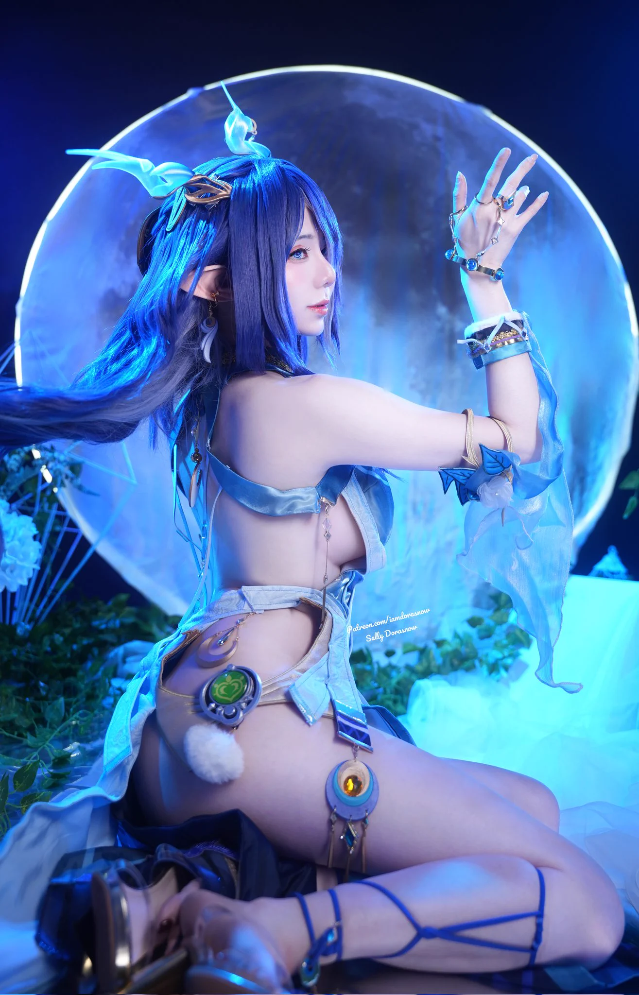 Even when the night is gone,the moon shines its light upon you 🌑

#lauma #genshincosplay #laumacosplay #moongoddess https://t.co/WH0J45gEAa