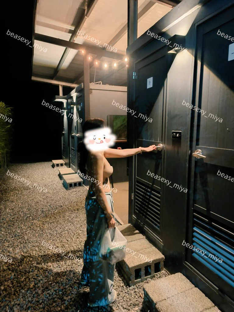 難得休到連假放空輕鬆露
脫上半身到廁所😜
有陌生男露友在裡面洗澡
米亞突然隨機就給他開門
這露友不知道會不會嚇到🤣

露營要跟我們玩這個遊戲嗎😋

#情色魷魚遊戲 #露淫
#機會 #隨機挑選 #單男
#單女 #聯誼換 #清新局
#交換 #曖昧感 #感覺約 https://t.co/divSVdt4Iw