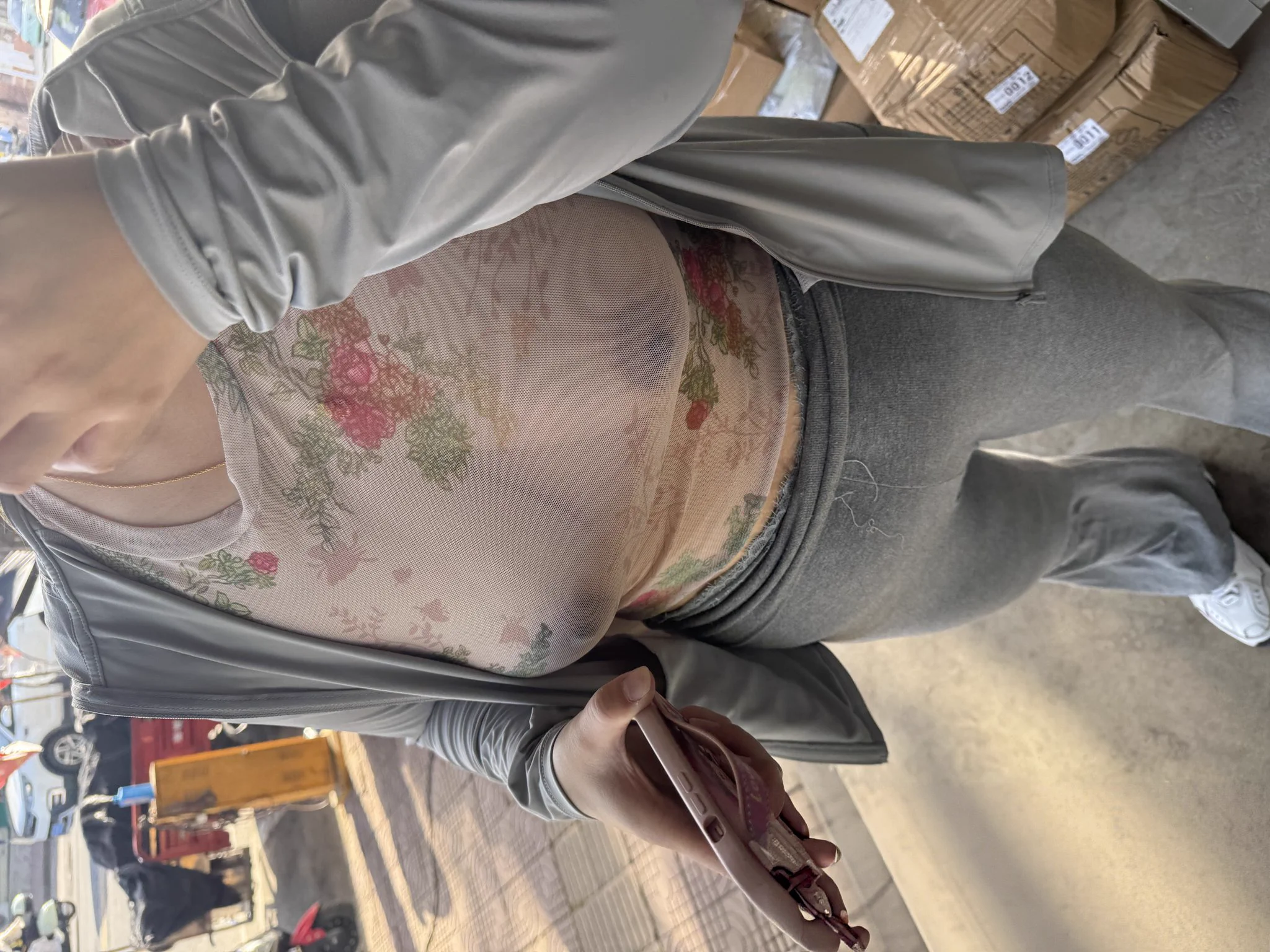 今天，约少妇去逛超市，让她尝试真空透视装，在超市挑菜的时候，身边不断有男人眼神往我们这边看，真想让她去勾引人家，晚上少妇回去给她女儿做个饭，在出来陪我，跟她老公说她加班，加班就是在床上被操。 https://t.co/klMgK3KYBo