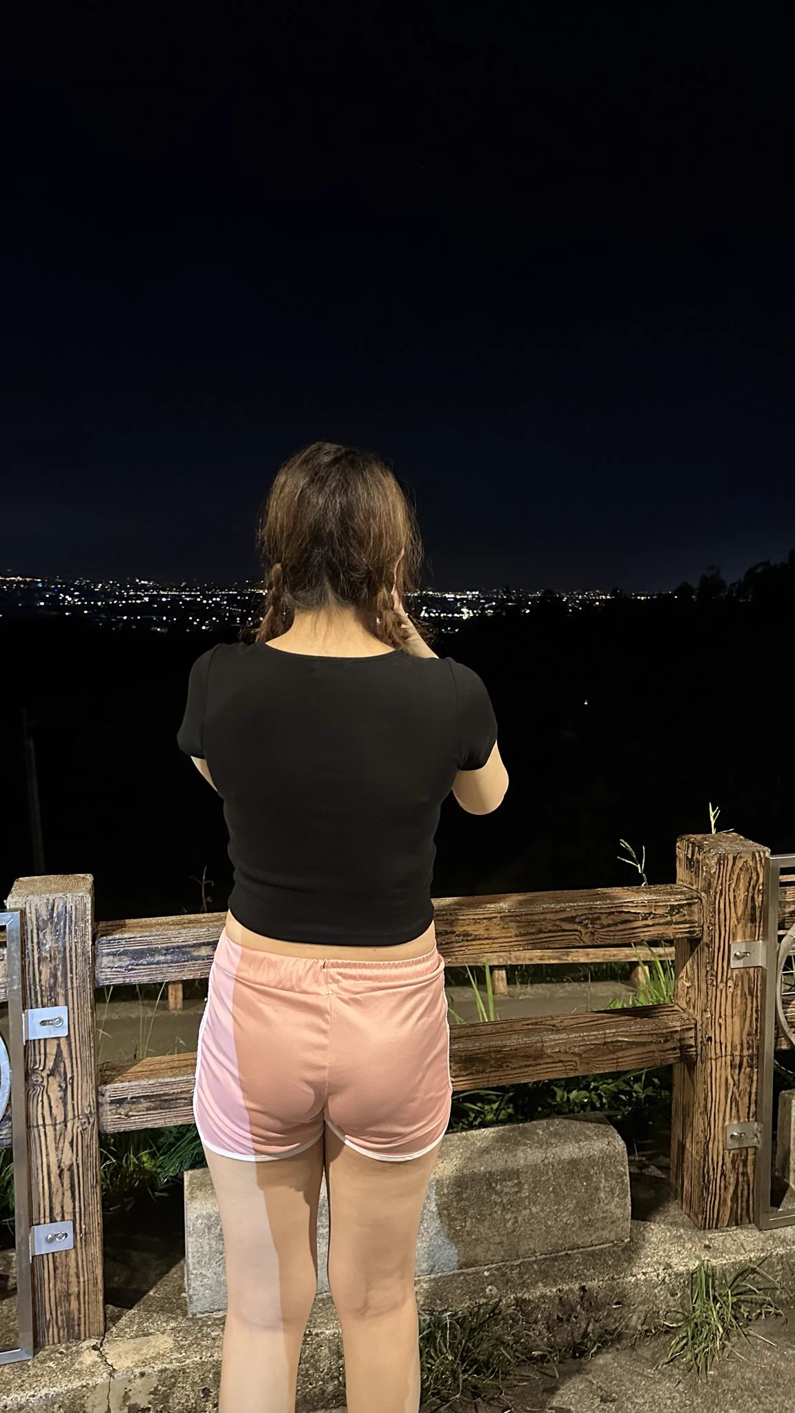 半夜不回家還在外面逗留😈 https://t.co/uQdU4tDpWx