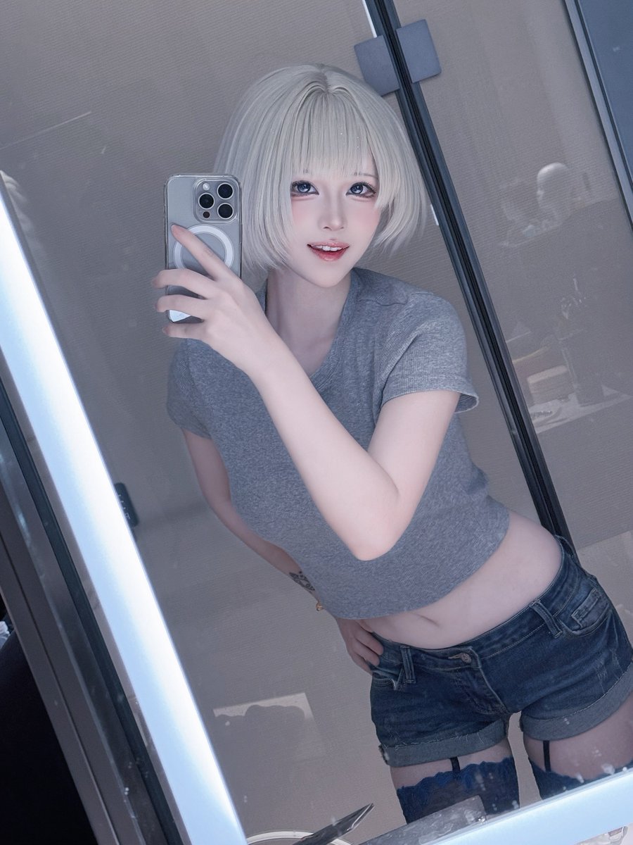 コスプレをしないなら何を着ればいいですか？🤓 https://t.co/EhmNnE0kXA