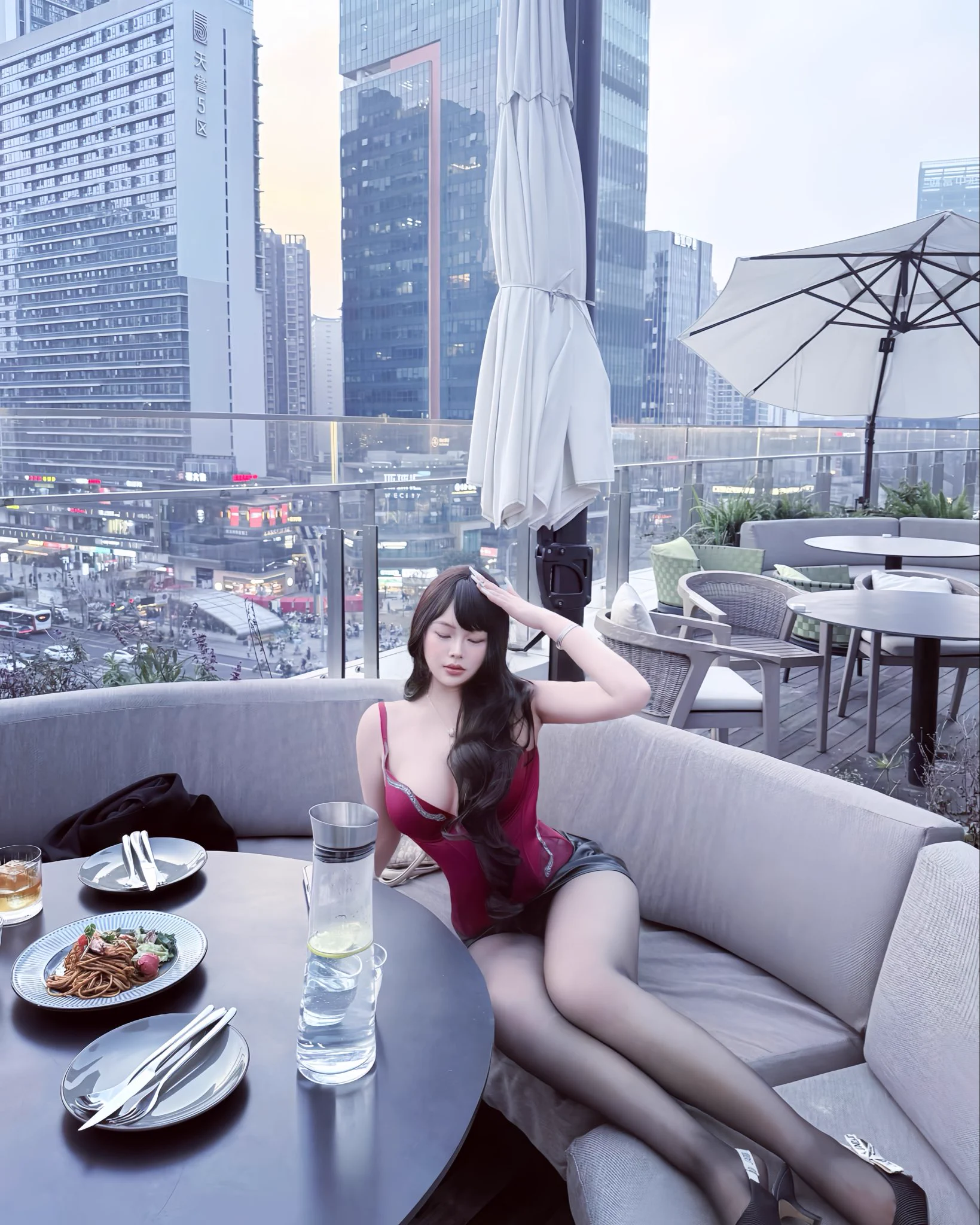 有人要吗？出一件维秘蛇年吊带L码 穿过一次 💰550 https://t.co/wXng2xMQDA