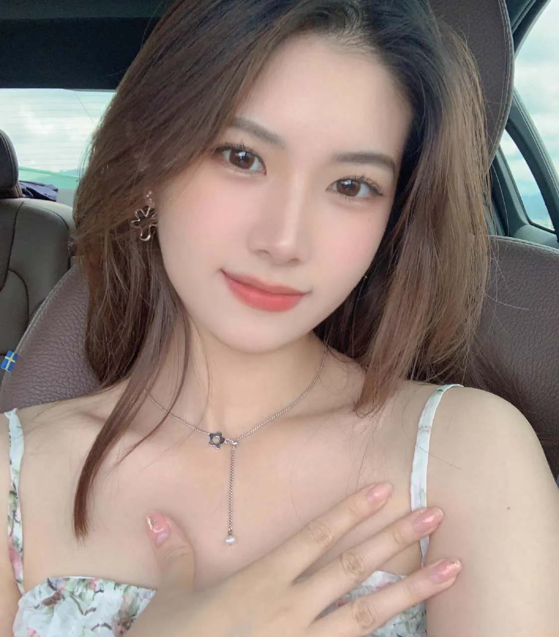 自己独自在家的时候，生理的反应才会告诉我也是个需要呵护的女人...

也许对一个体制内的女性来说，这种时候才是真正的放松。毕竟工作跟家庭压力那么多，只有高潮的时候，脑子里才会真正的放空～

衣服都没来得及脱，抖起来的胸是不是很性感？周末休息线下可以约，有附近的吗～ https://t.co/UvJxFzUz2d