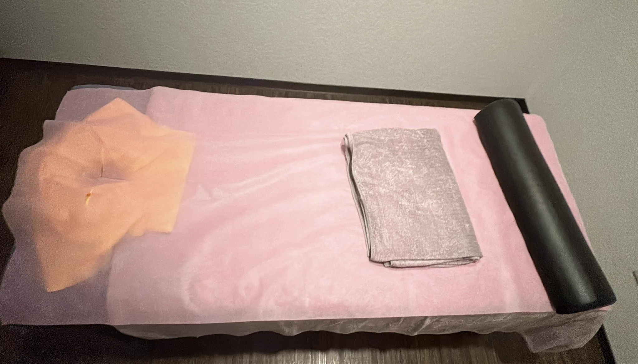 腳底按摩完換身體油壓按摩，雙床包廂有人，跟老公只能分開包廂按摩

老公在另一個包廂不知道會不會亂想而太興奮🤔

@LOVE02578 無碼大尺度PO文小帳

#NTR公
#人妻油壓 https://t.co/EOaYAX7Gjt