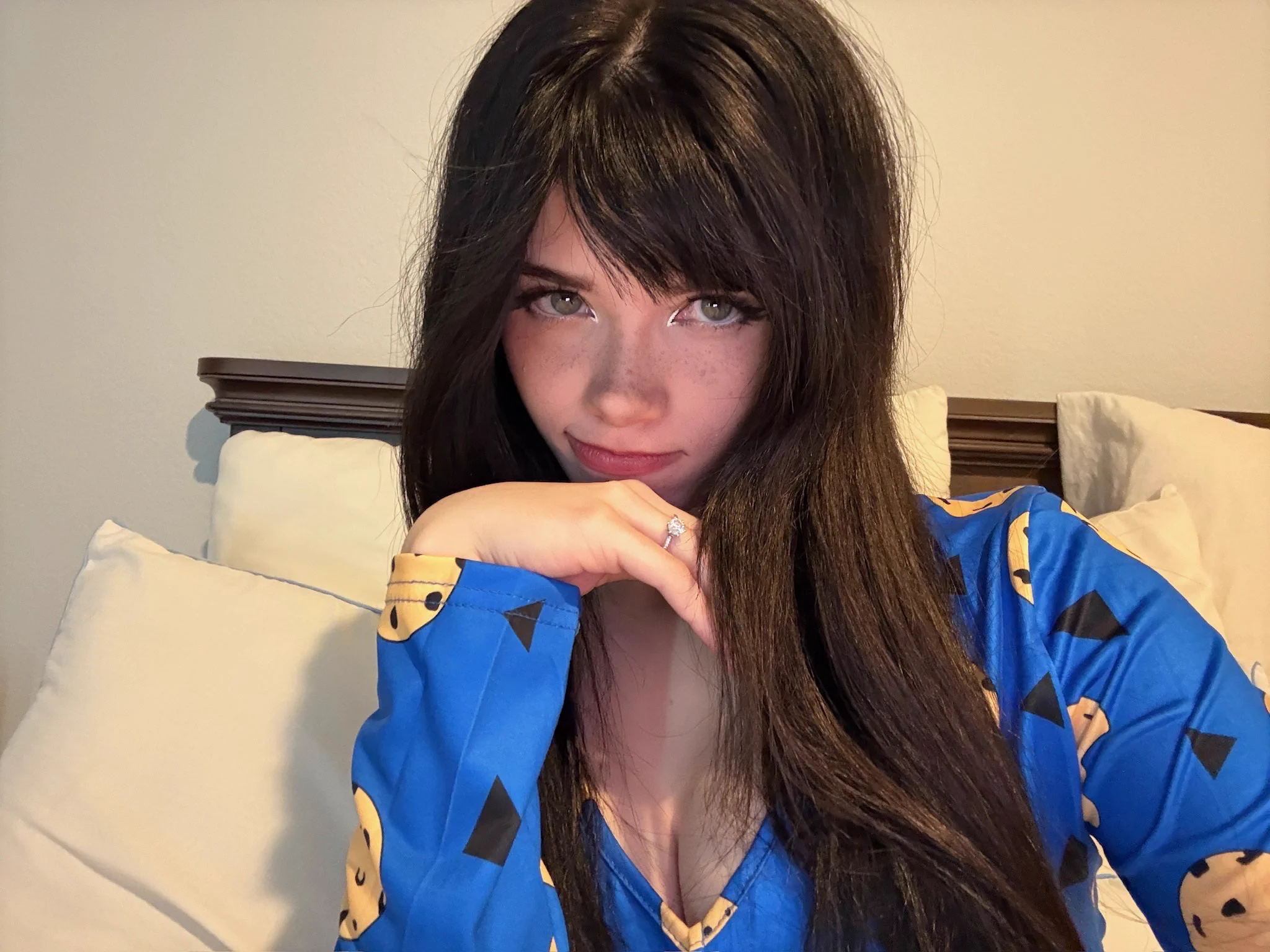 cookies before bed? 🍪 https://t.co/elkxlmAAEg