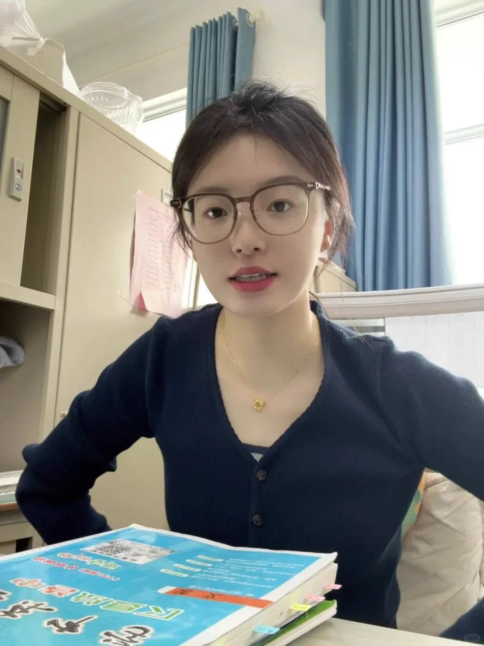 今天我有点大胆，偷偷穿上了无裆丝袜，我都不好意思直视镜子里的自己....

凡是点赞，私信我的，我都送出露脸私密照，给你点小惊喜~ https://t.co/z8GhKlfPah