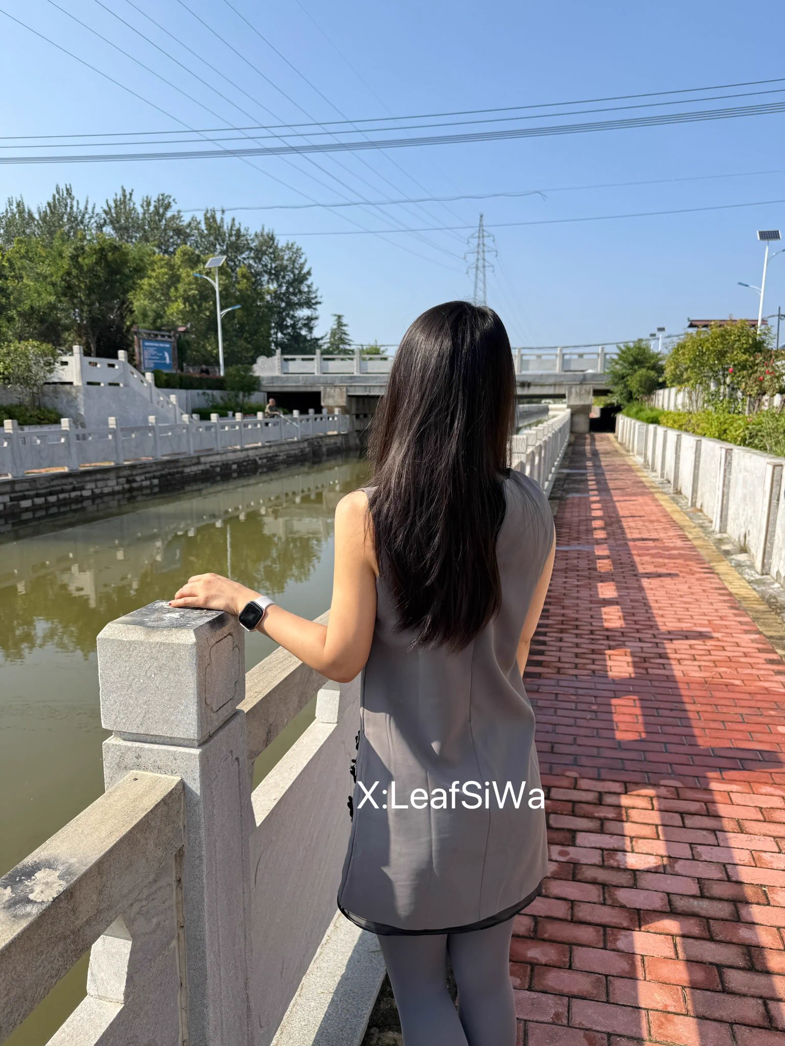 用丝袜和图一的钓鱼大爷换了条🐟 https://t.co/9xmUb0guxI