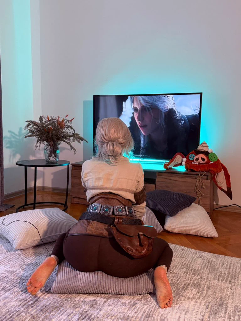 Me 24/7 🎮⚔️ https://t.co/Ydoo1hkEIs