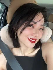 提前下班，让老公去老家接孩子，特地叫车去了一个粉丝那里。。。
他说给我一个惊喜，我也没想到这个惊喜这么大，感觉最后已经有点飘飘欲仙了，女上位主动的包裹肉棒的时候，下意识的去舔另一个男人的胸...  是不是太放荡了？
不过我觉得这才是真正的自己~想约丹姐的，可以继续报名了.... https://t.co/UPjnykrelb
