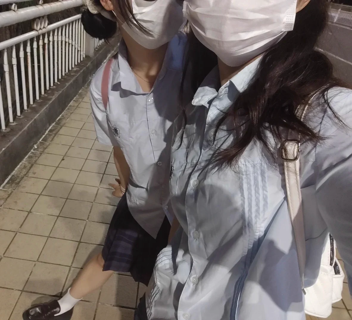 我們沒穿內褲出門會有人發現嗎😗 https://t.co/u7BHeE5QIF