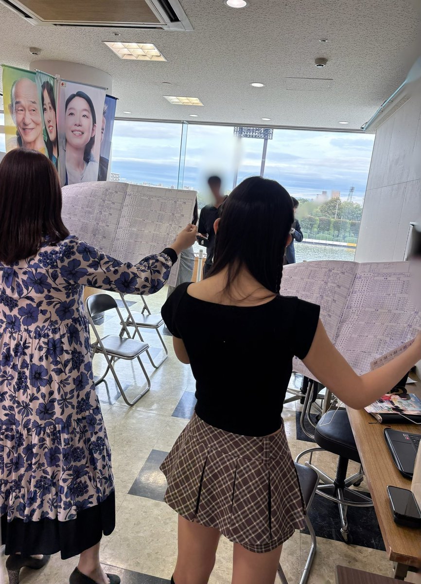 ボートレース住之江🌊
お越しくださったみなさんありがとうございました！
舟券初購入🥰🥰
めちゃくちゃ楽しかったぁぁぁあ！！みんなでワイワイ予想して観戦最高だねッ！ https://t.co/GhCxr1GMbE