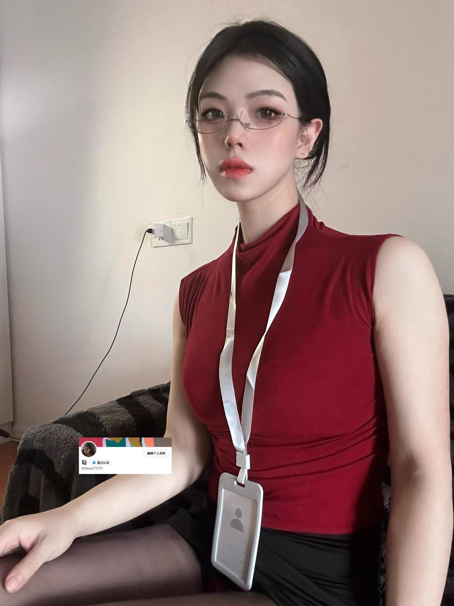 白秘书？ https://t.co/DoJXHtiV7G