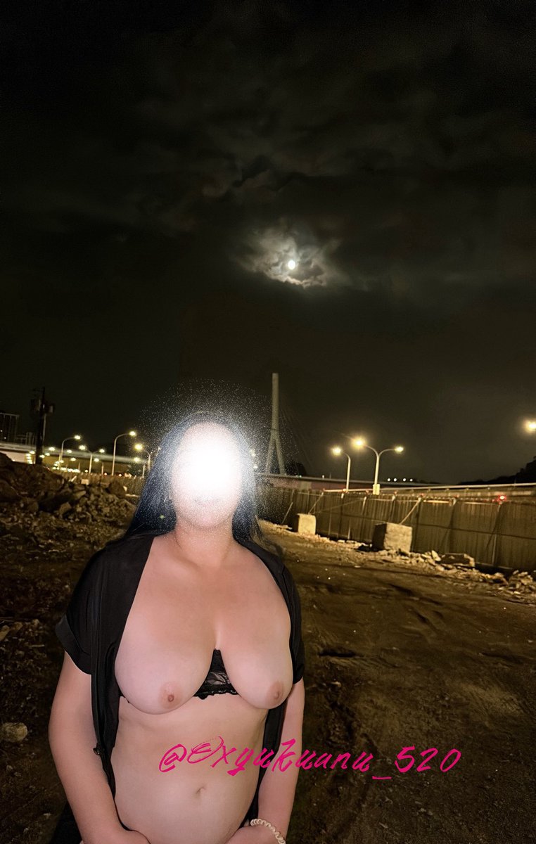 中秋月圓人團圓～
胸不平何以平天下～
乳不巨何以聚人心～
都好都喜歡😘
露出拍拍最好玩～
祝大家中秋快樂～～
@tw_publicnudes 
#露出人妻 https://t.co/p8Rxr5FhpP