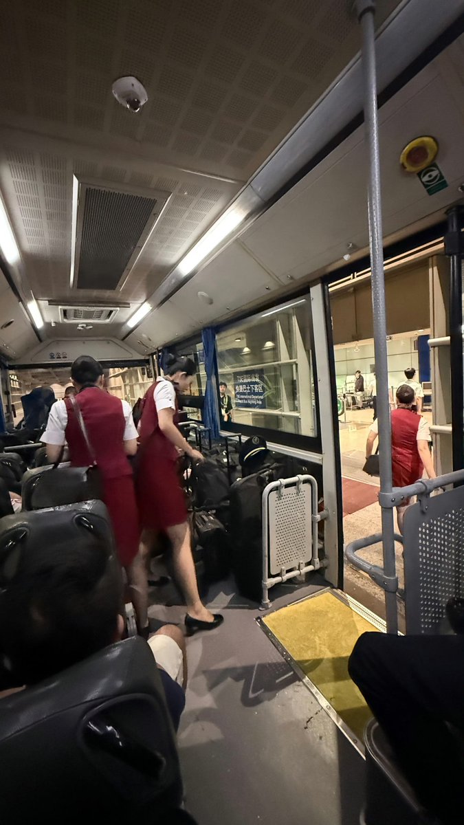 刚下飞机的小妹 休息三天可定 https://t.co/35tCpvVw7n