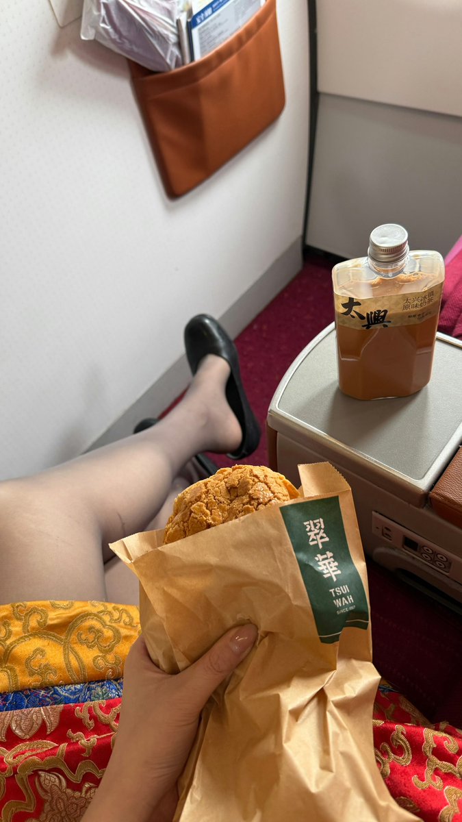 刚下飞机的小妹 休息三天可定 https://t.co/35tCpvVw7n