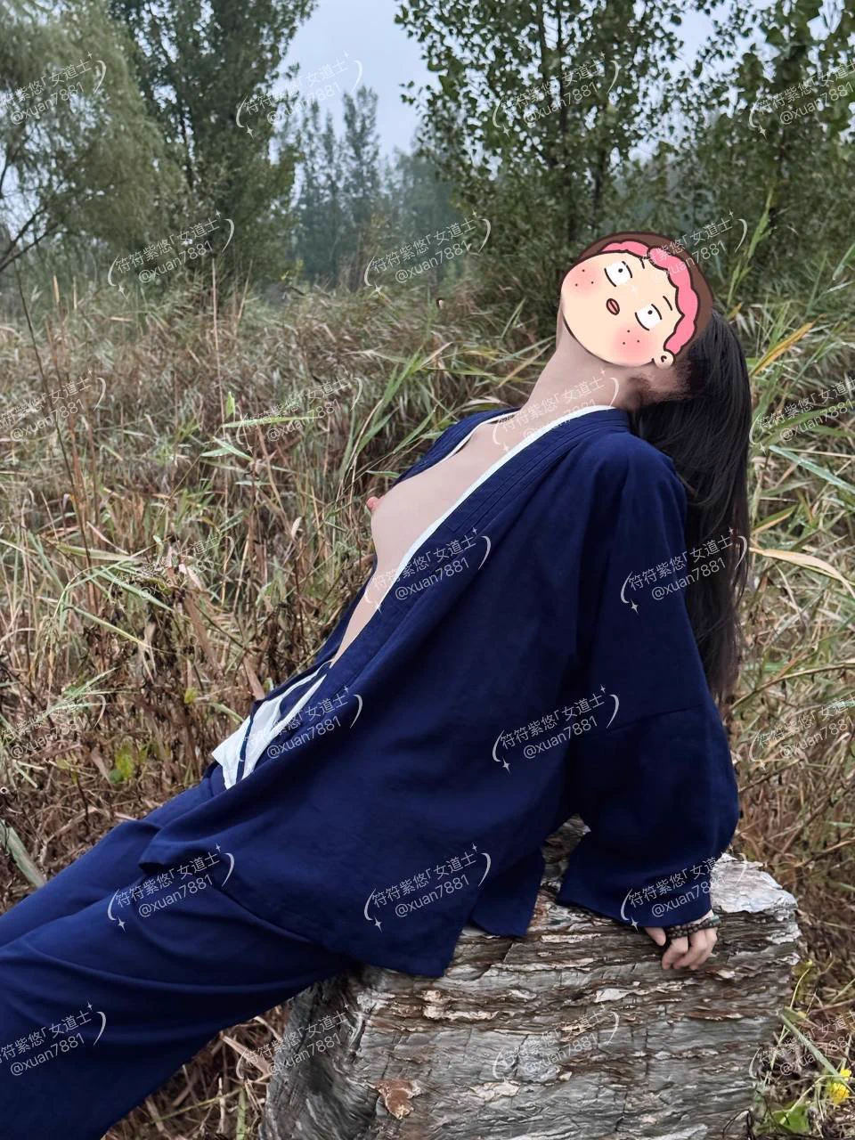 今天师傅新教的几招太极拳，本想着和露出结合，更融入大自然～

刚把太极的架子撑开，就听见有人靠近的脚步声，只能匆匆收了势，躲到山下没人的角落，才敢放心的贴近大自然～

看来下次只能找更清净的地方练了，最好有个粉丝帮我护法就更好了～ https://t.co/Wu2Z3LNmpO