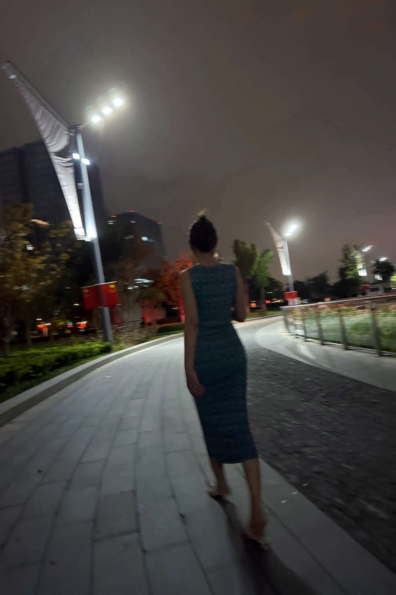 如果她跟你搭讪代表你们一会可以去附近做，我包里准备好了的套子 https://t.co/YNQdXd0cpm
