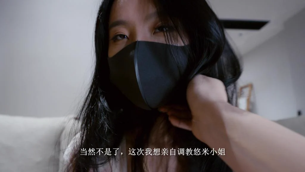 待模特醒来时已经被固定绑在沙发上，可能觉得这还不过瘾，又丢去了床上，用玩具来调戏，最后玩累了放在阳台带上金属 #开口枷，在塞入 #阳具，过夜，第二天天亮衣服已全部被口水打湿，最后牵入屋内溜一圈抱着睡觉……
full video 32min
投稿💌
@SexytoDoll  @SexytoGirl 
@SexytoBaby  @BBBBTTTCC https://t.co/ORL97hle8u