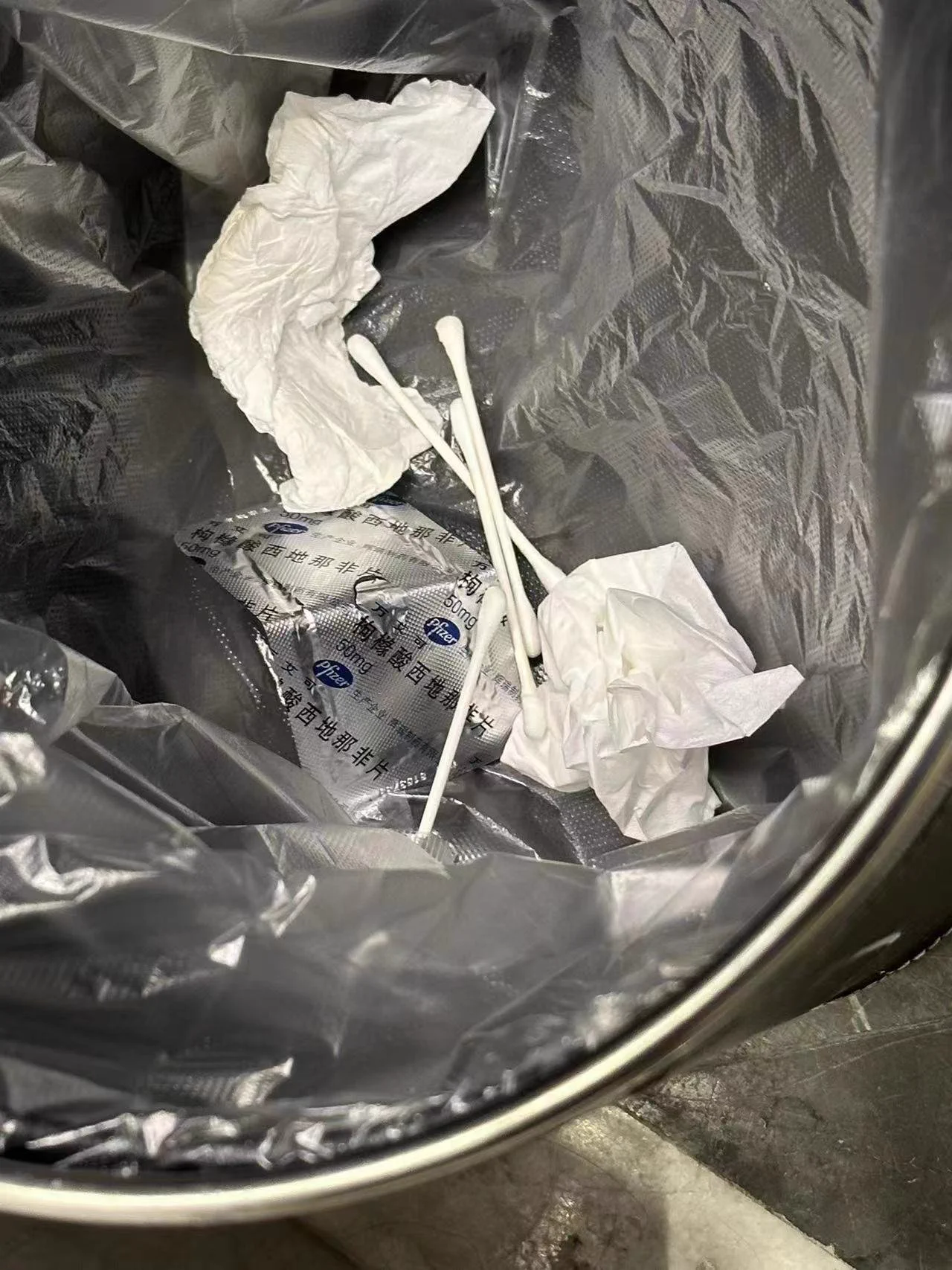 昨晚跟老男人偷情洗了出来就发现把骚衣衣放好了，被我发现偷偷吃小药片 https://t.co/nvmfFcTI10