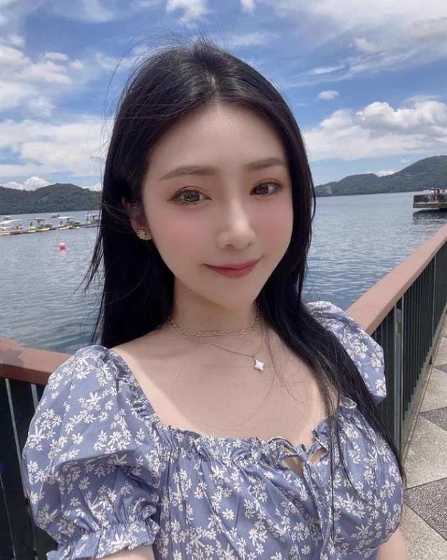 #反差 #吃瓜 #少女 #内射
台妹许薇安 露脸口交做爱 男友暴力扣逼 身体不停颤抖抽搐 高潮喷水 https://t.co/R7wD5MsM16