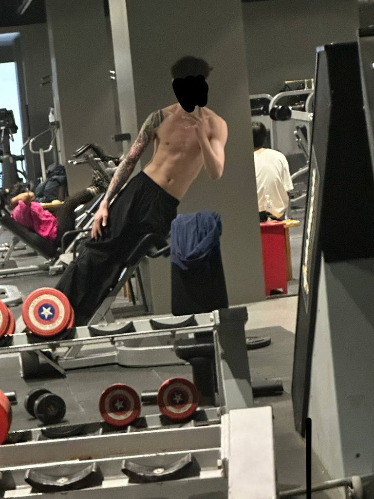 我是一条美人鱼🧜‍，哈哈哈哈哈哈哈哈 https://t.co/nJMkDEo1tO