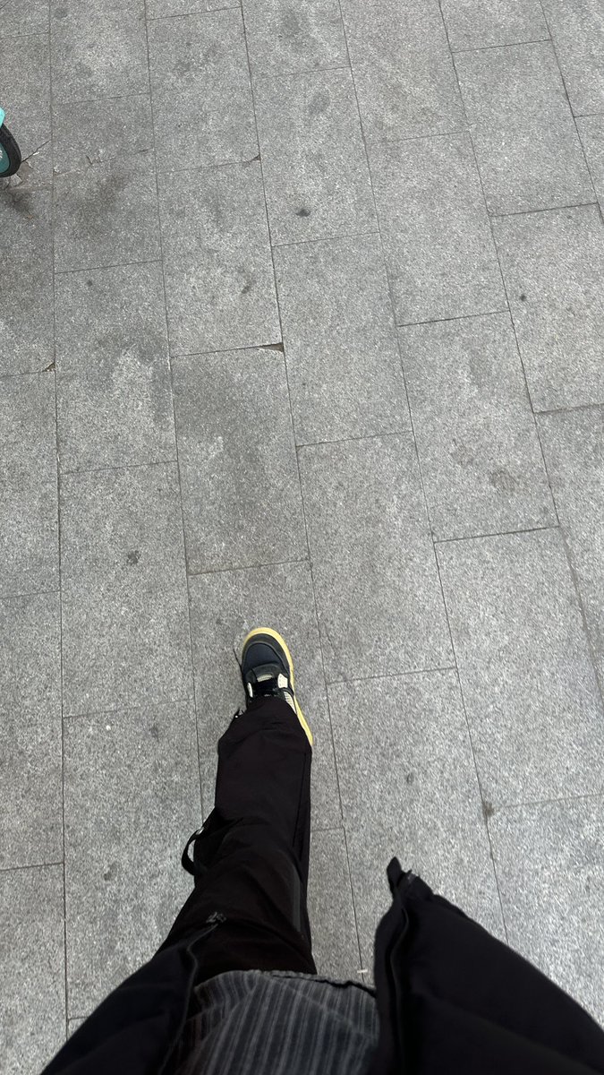 今儿晚上一个兄弟让我去他家操他老婆。
这个慷慨的好兄弟说，让我在他家床上操他老婆，他想看我在他们婚纱照下面和她老婆做爱。
他还说，他的家就是我的家，他的老婆就是我的老婆，让我别客气。
这我可真不客气了😏
等我消息，晚会儿给大家更新，推特和群内都更。 https://t.co/AArAG6jV46