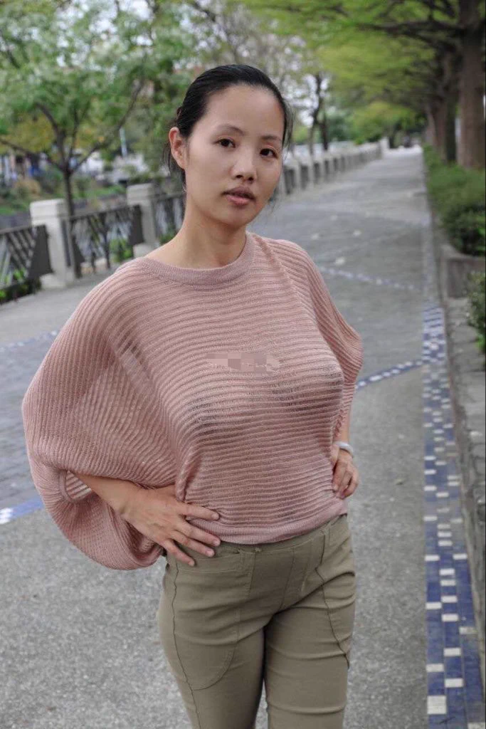 大胆熟女户外活动，真空上衣一眼看出黑珍珠

进熟女会员群➡️置顶 https://t.co/TZUIT0vphl