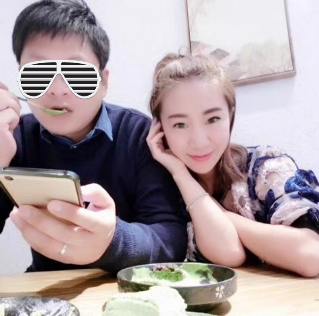 绿王八投稿老婆
被她公司男同事意淫过。晚上我去她办公室取老婆忘记的车钥匙，在门口，看到男同事在闻我老婆的外套，然后还用舌头舔我老婆的喝水杯子。 https://t.co/kwnBiAScsU