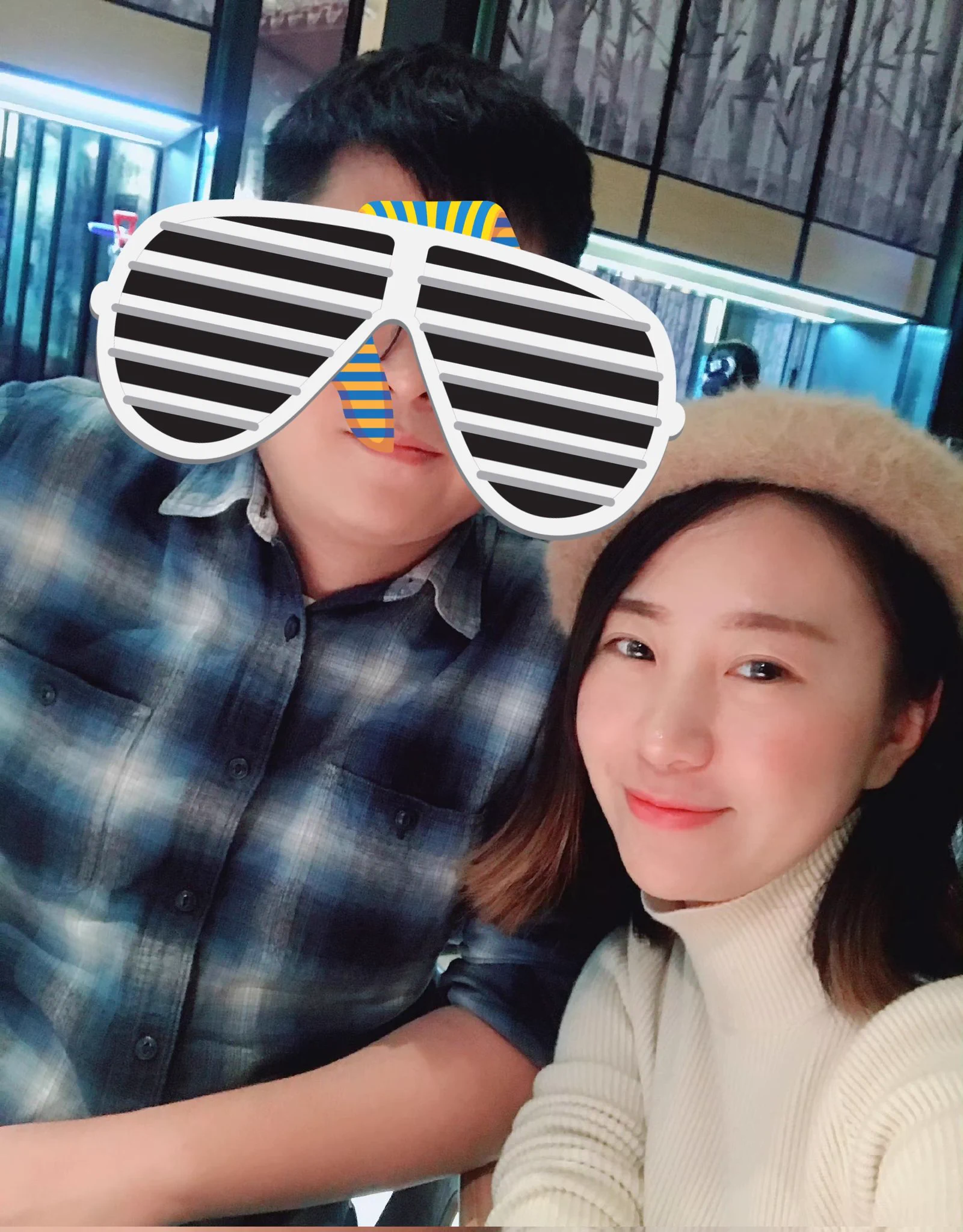 绿王八投稿老婆
被她公司男同事意淫过。晚上我去她办公室取老婆忘记的车钥匙，在门口，看到男同事在闻我老婆的外套，然后还用舌头舔我老婆的喝水杯子。 https://t.co/kwnBiAScsU