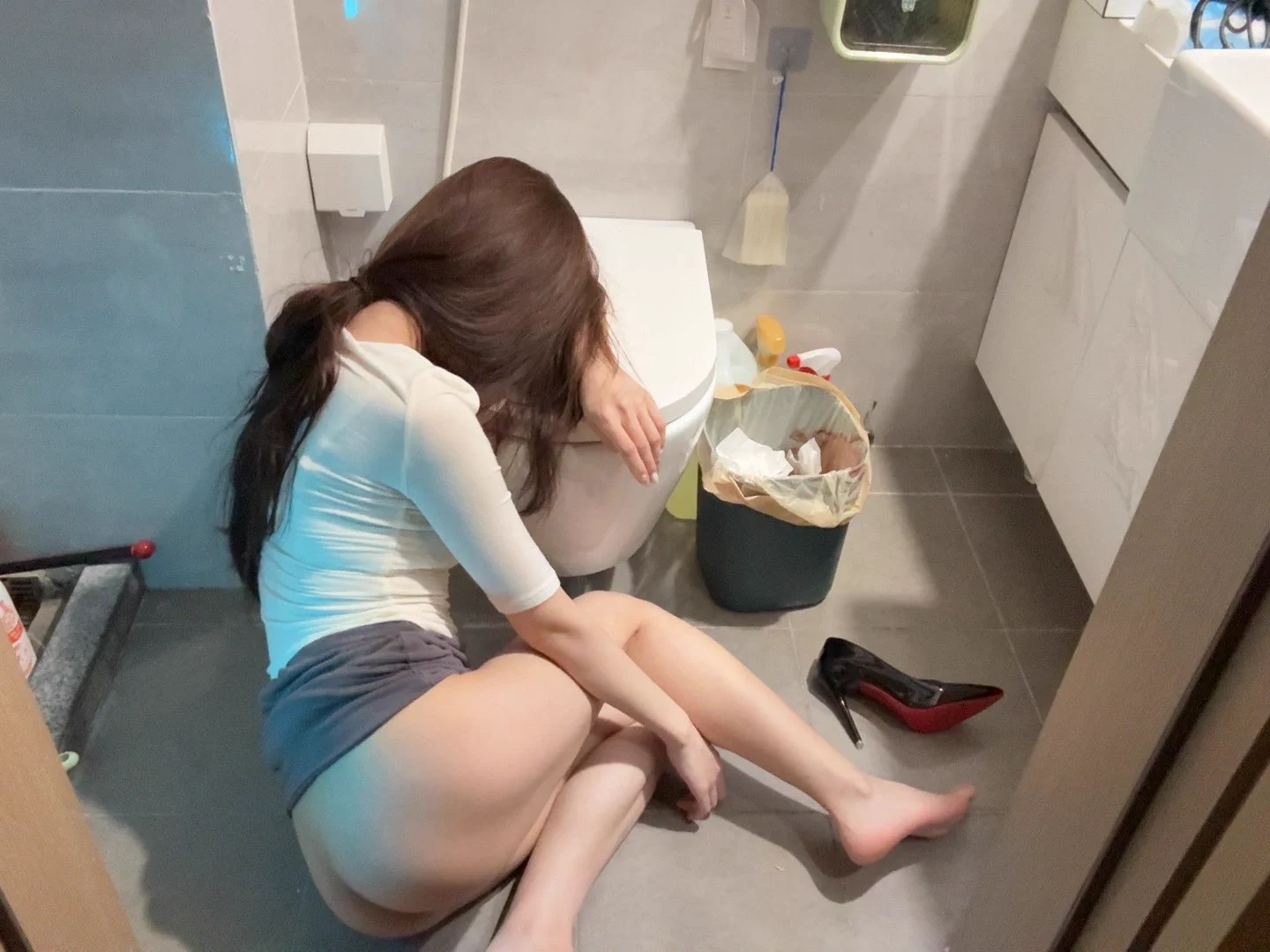 “公共厕所人来来往往，你一定不会在我喝醉的时候操我的对吧？”
@BBBBTTTCC 
@SexytoBaby 
@SexytoDoll 
@SexytoGirl https://t.co/oSSn4gQT2N