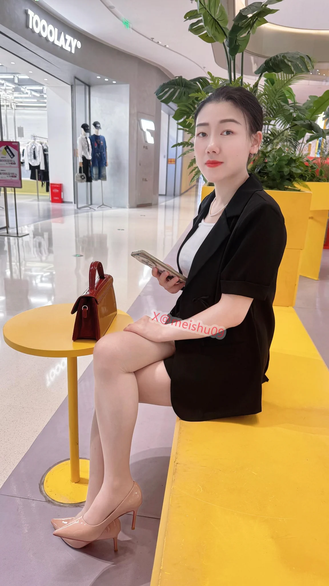 商场偶遇美熟妇，该怎么搭讪？？ https://t.co/KLmVqR664R