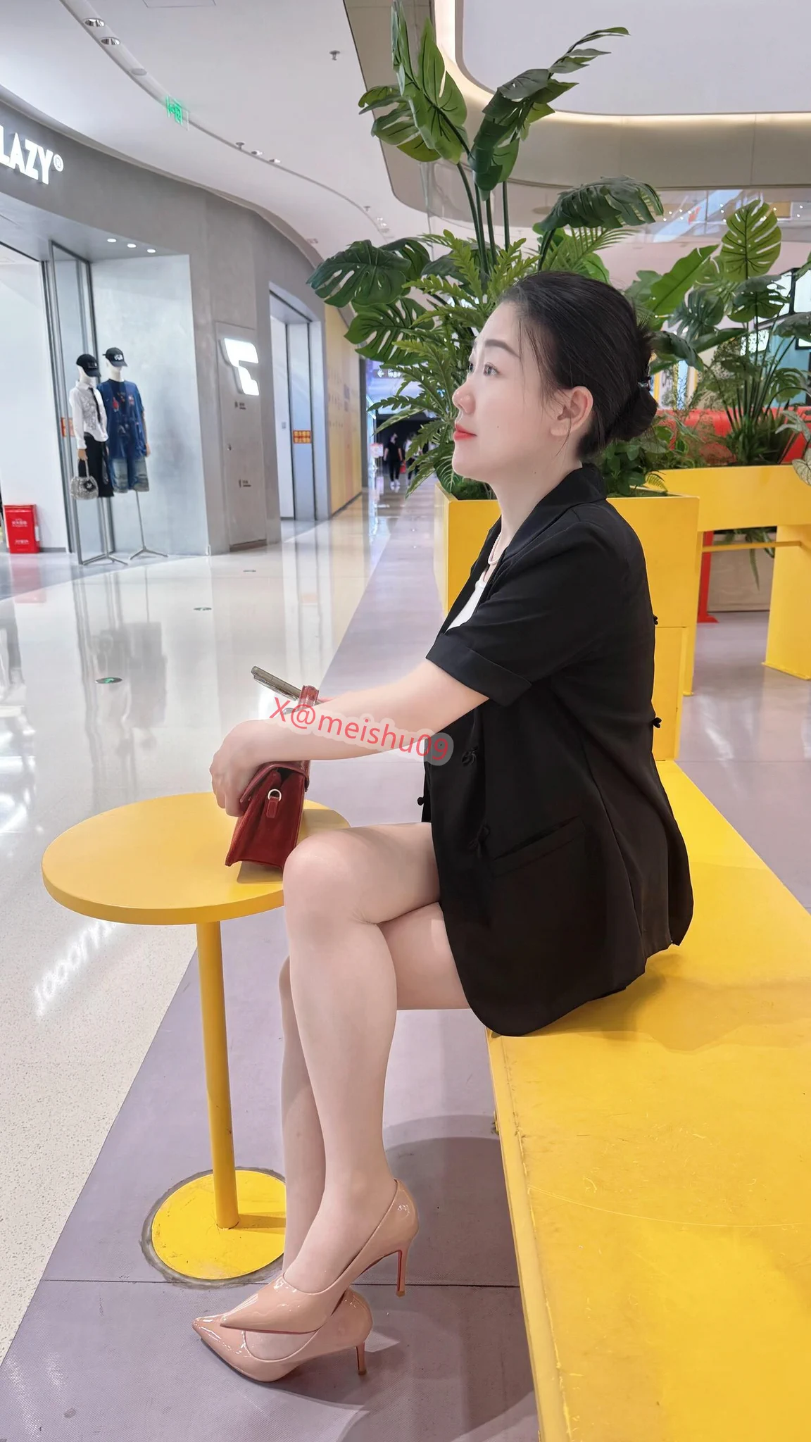 商场偶遇美熟妇，该怎么搭讪？？ https://t.co/KLmVqR664R