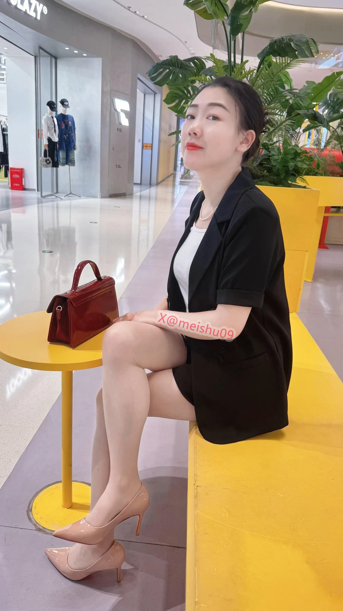 商场偶遇美熟妇，该怎么搭讪？？ https://t.co/KLmVqR664R