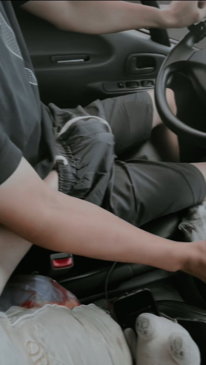 ：欸不是妳穿這樣是引人犯罪吧
：？？我穿怎樣了
：我要去找有窟窿的地方開嘿嘿
：喔不是我後悔了…在晃要掉出來了啦(///▽///)
：鴉雀無聲（偷瞄👀
———60秒過後（某個東東偷偷升起
：再來呀再玩呀 開車不好好開
：抱歉我受不了了可以幫我嗎…

#我下次再穿這件有人要載我嗎  𝐈𝐆:𝐬𝐮𝐬𝐮𝟏𝟔𝟎𝟕𝟕 https://t.co/mq2INoWs3Y